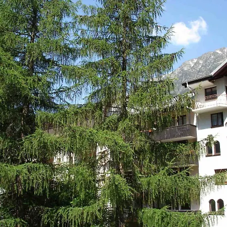 2 Pieces Pour 4 Personnes Avec Balcon Et Parking - Sud, A 5 Min Du Centre - Fr-1-343-250 * Chamonix