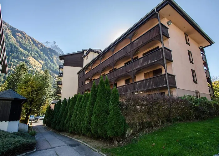 Cosy A Pour 4, Balcon, Parking - Fr-1-343-250 * Chamonix